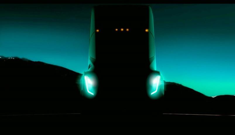 Tesla запускает электрогрузовик и прокладывает тоннель