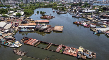 В бразильском заливе брошенные корабли могут стать причиной экологической катастрофы