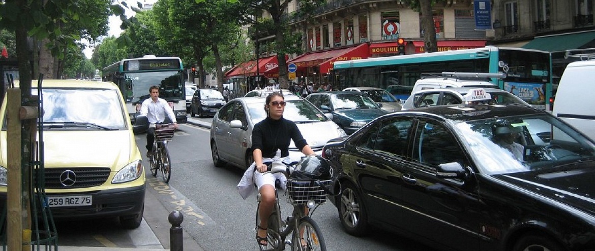 Париж открывает первый участок 45-километровой велосипедной супермагистрали